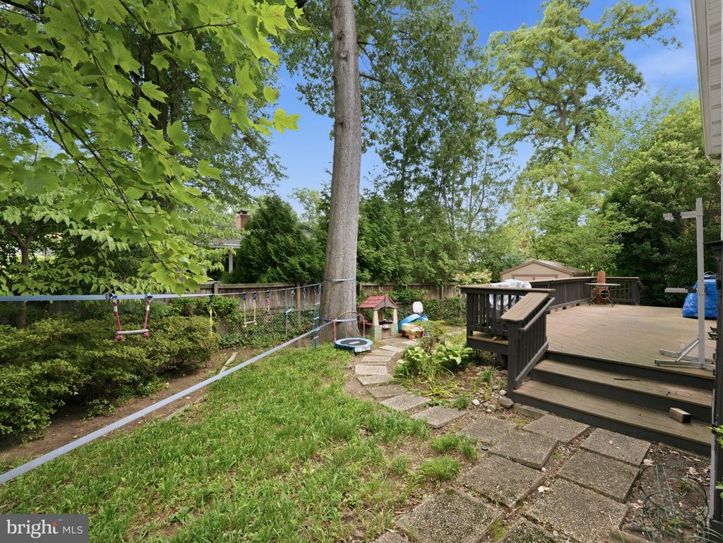 405 UNDERHILL PLACE