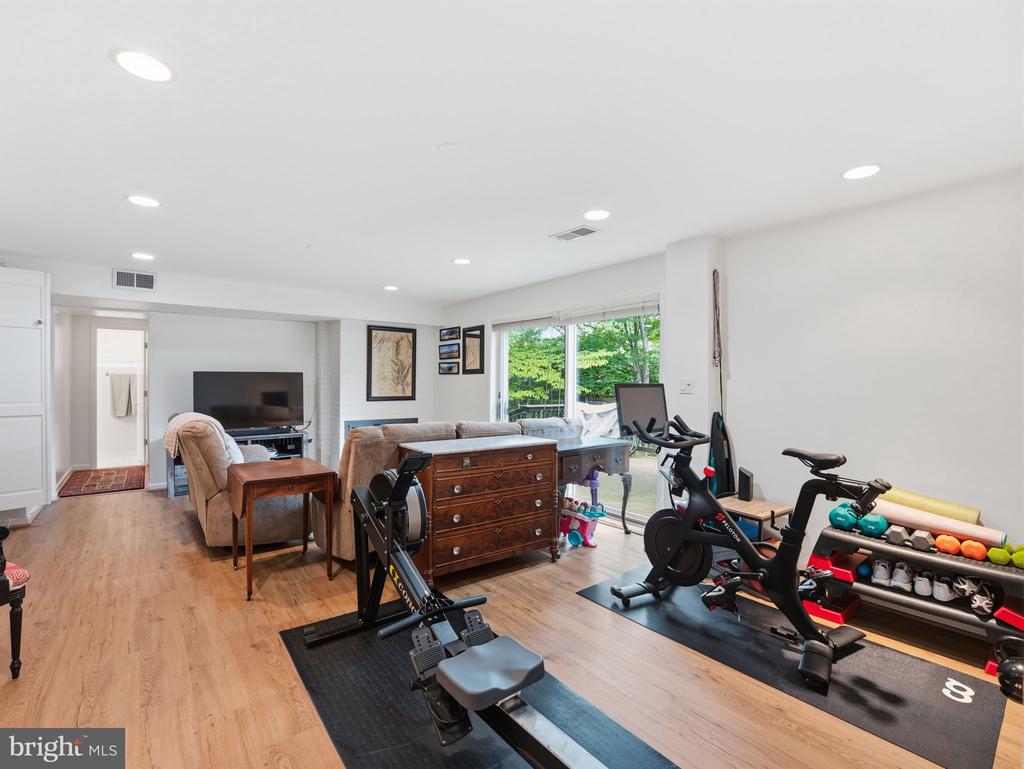 405 UNDERHILL PLACE