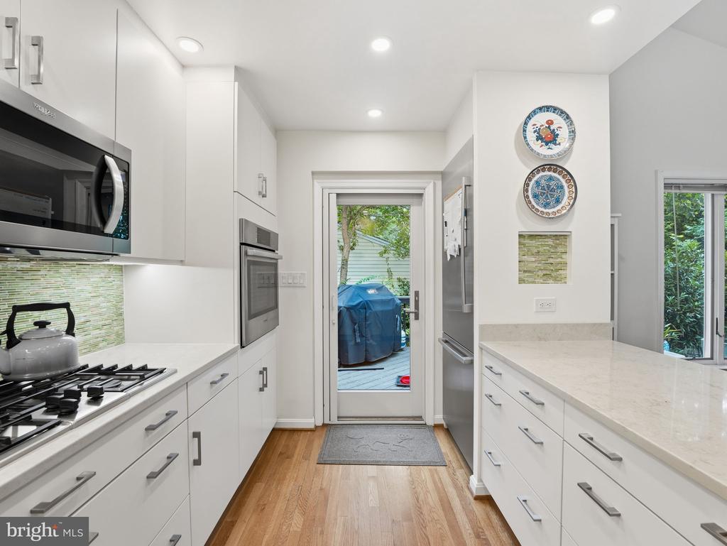 405 UNDERHILL PLACE
