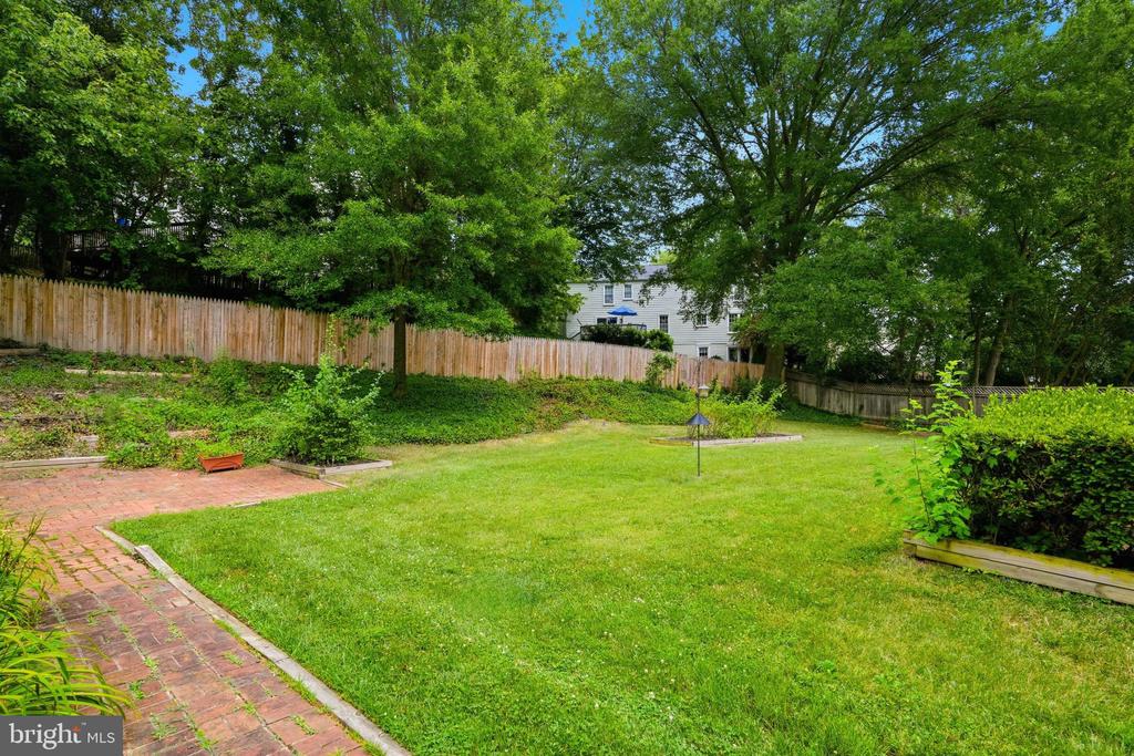 3901 COLONEL ELLIS AVENUE