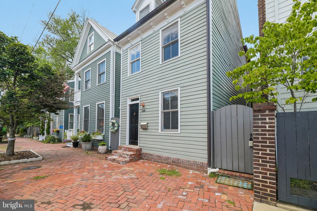 426 N ALFRED STREET