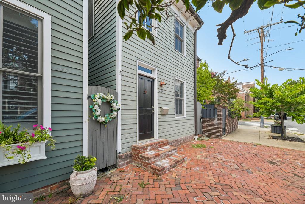 426 N ALFRED STREET