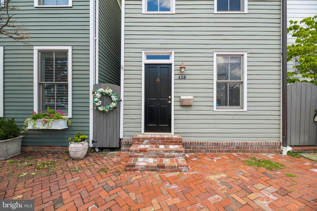 426 N ALFRED STREET