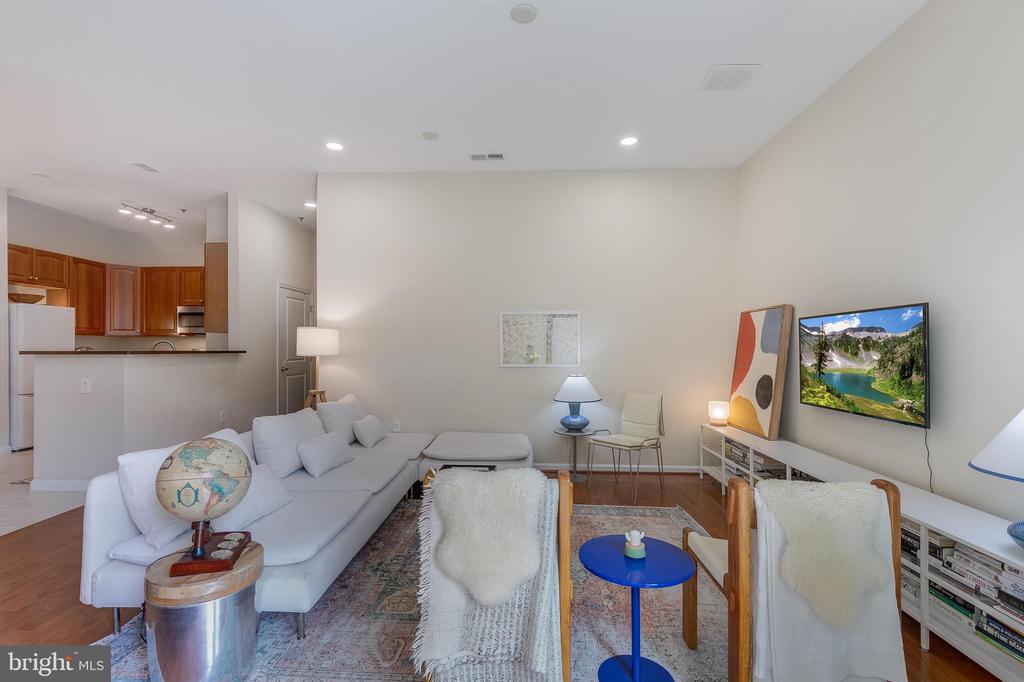 309 HOLLAND LANE Unit: 135