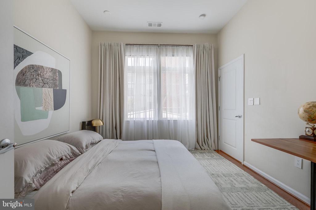 309 HOLLAND LANE Unit: 135