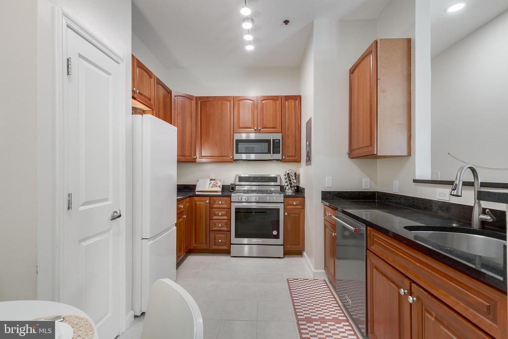 309 HOLLAND LANE Unit: 135