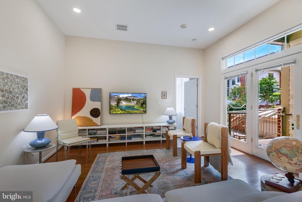 309 HOLLAND LANE Unit: 135