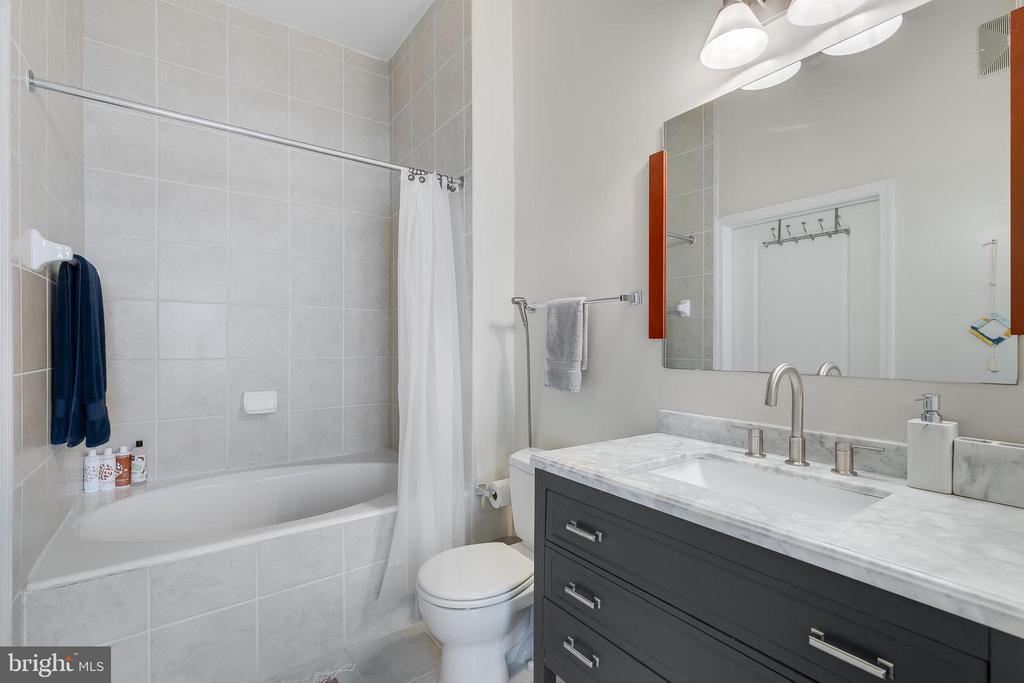 309 HOLLAND LANE Unit: 135