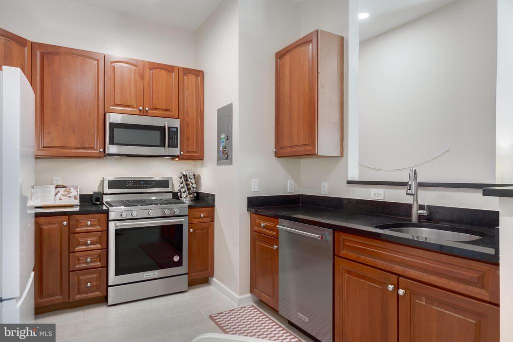 309 HOLLAND LANE Unit: 135