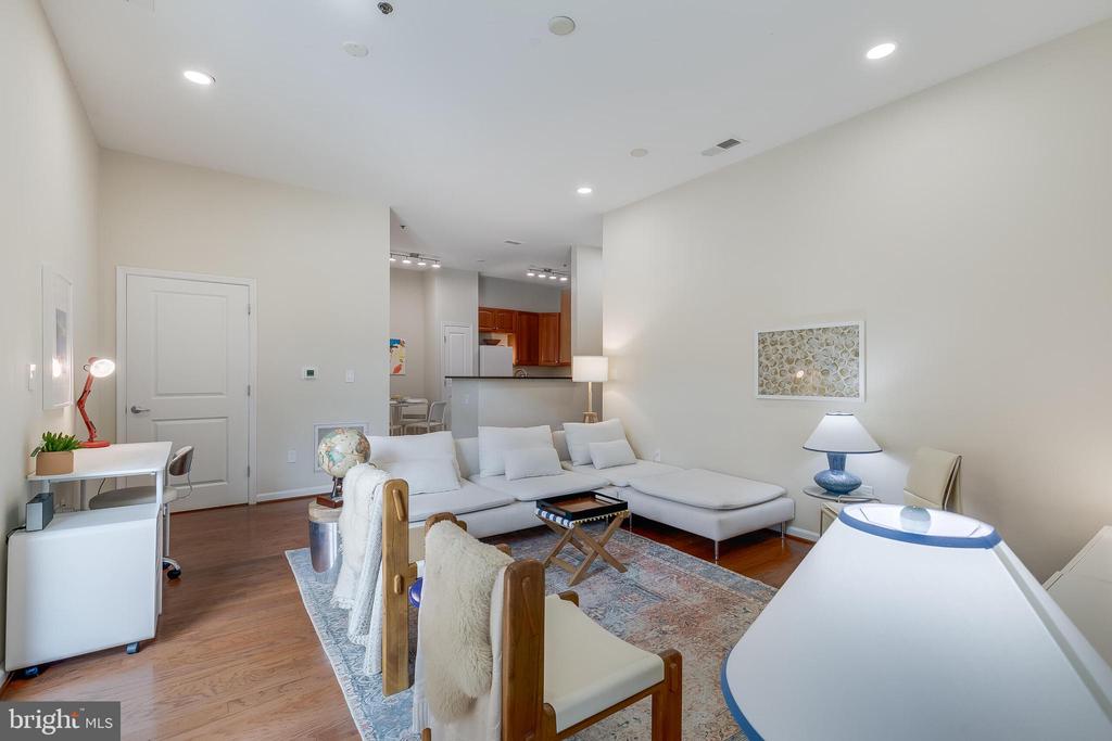 309 HOLLAND LANE Unit: 135