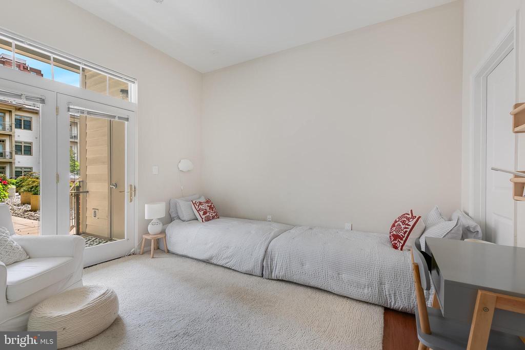 309 HOLLAND LANE Unit: 135