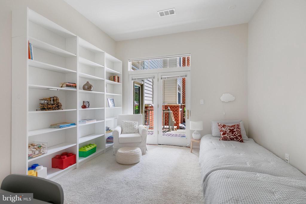 309 HOLLAND LANE Unit: 135