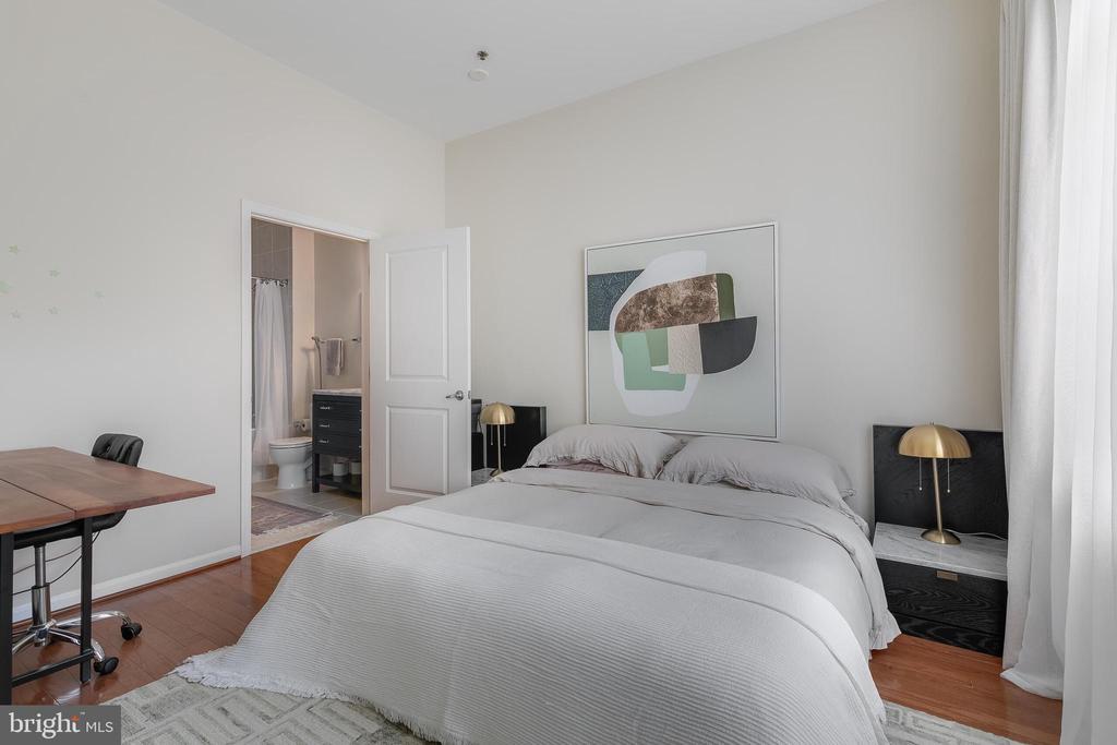 309 HOLLAND LANE Unit: 135