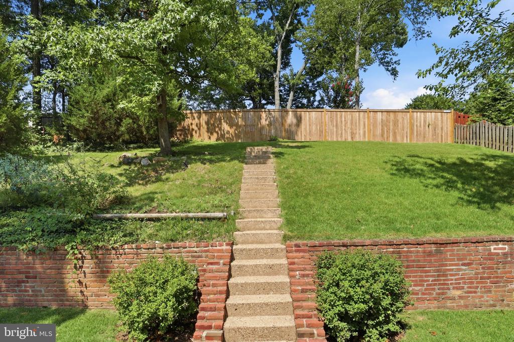1629 FRANCIS HAMMOND PARKWAY