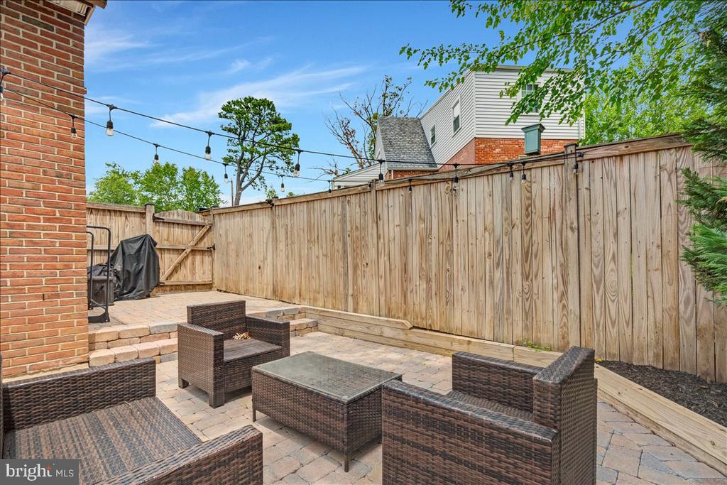 1302 QUINCY STREET