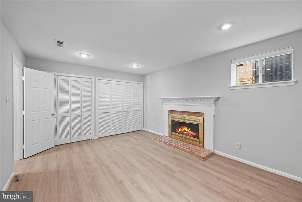 299 S PICKETT STREET