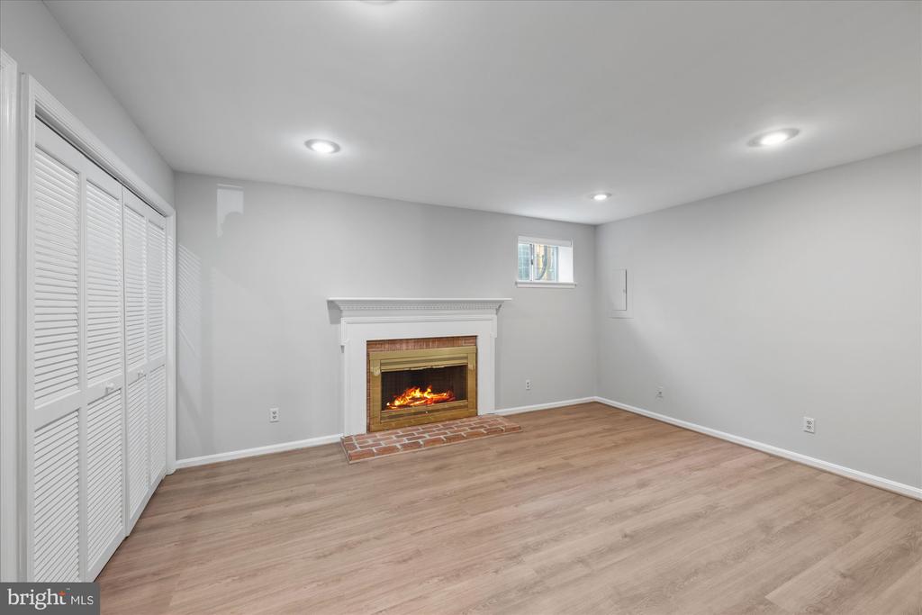 299 S PICKETT STREET