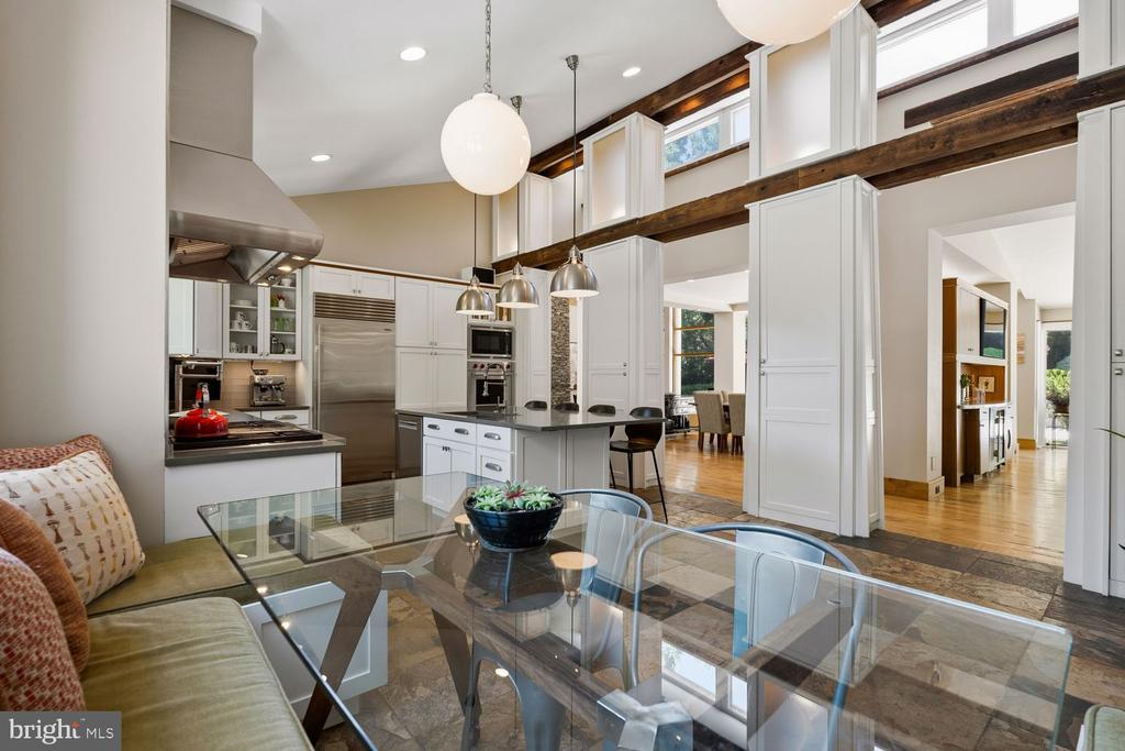1406 COVENTRY LANE