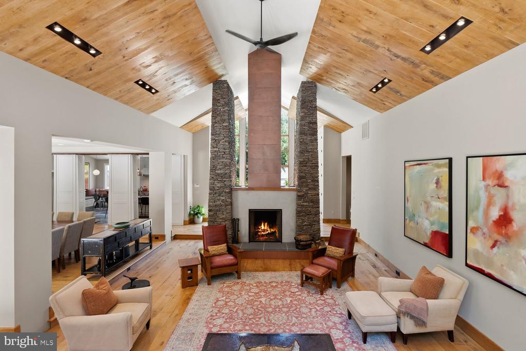 1406 COVENTRY LANE