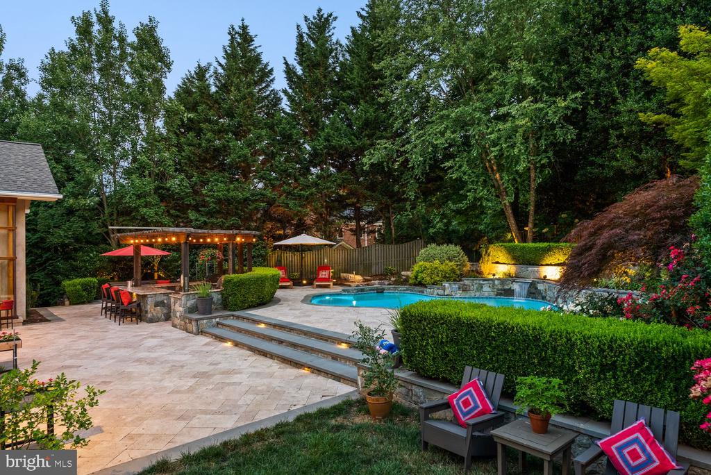 1406 COVENTRY LANE