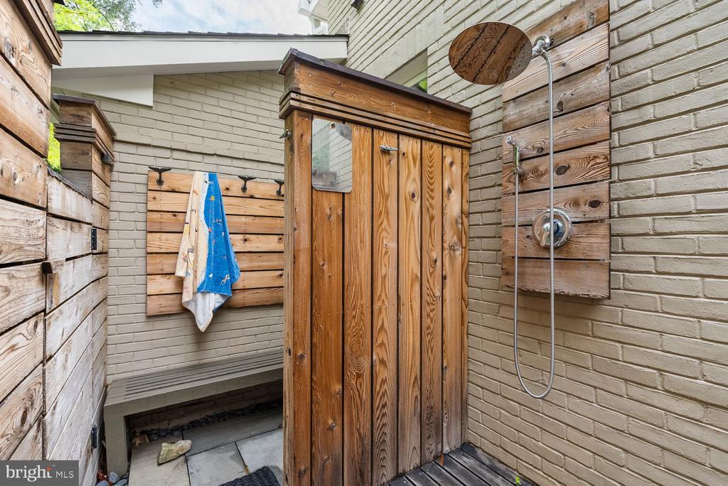 1406 COVENTRY LANE