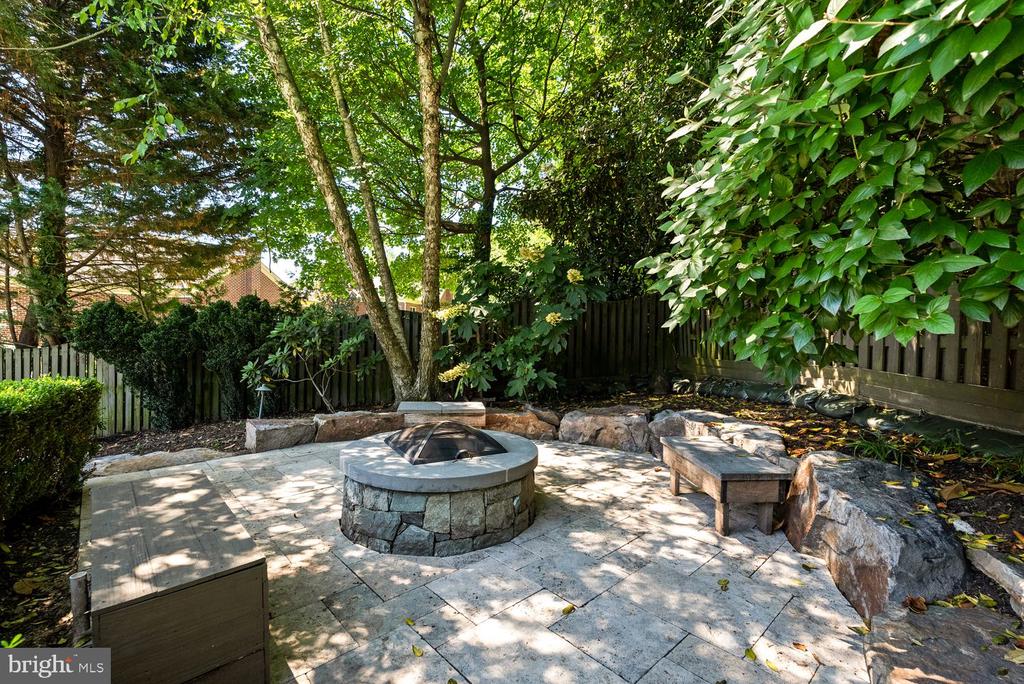 1406 COVENTRY LANE