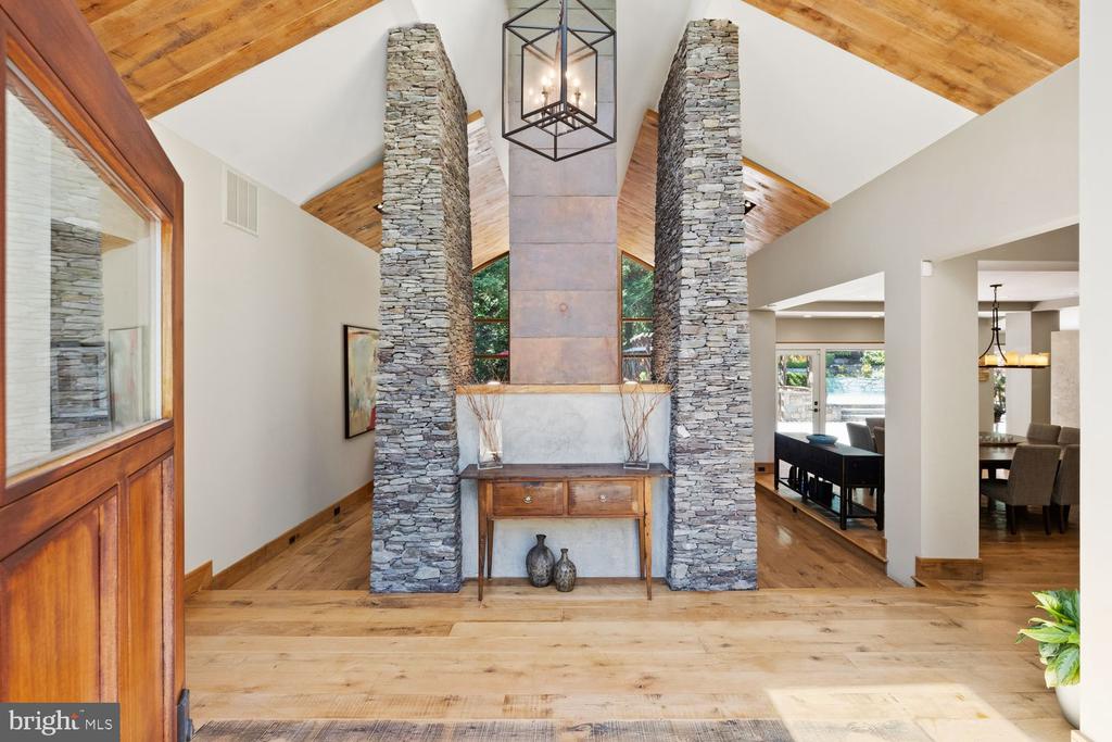 1406 COVENTRY LANE