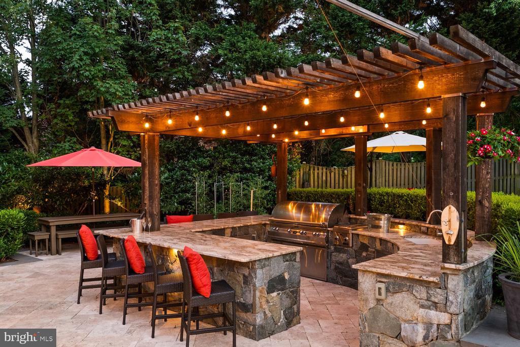 1406 COVENTRY LANE