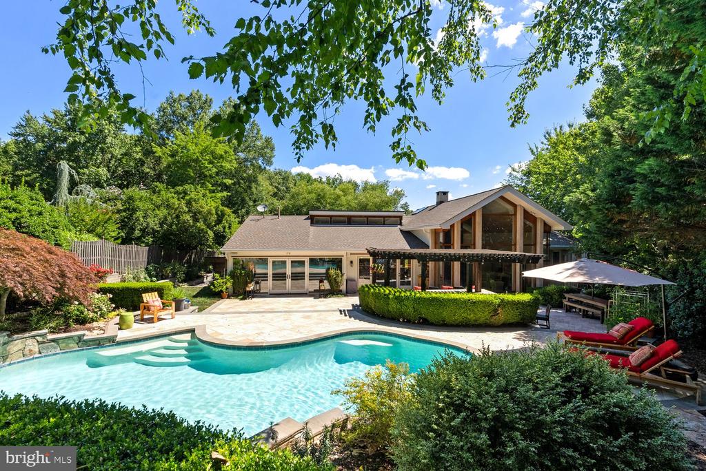 1406 COVENTRY LANE