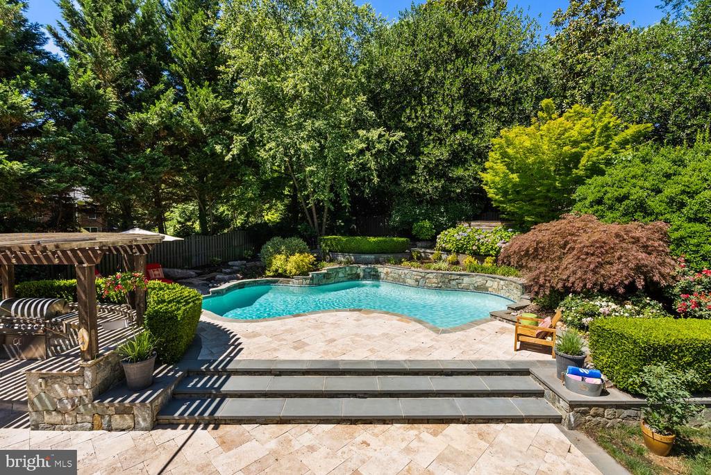 1406 COVENTRY LANE