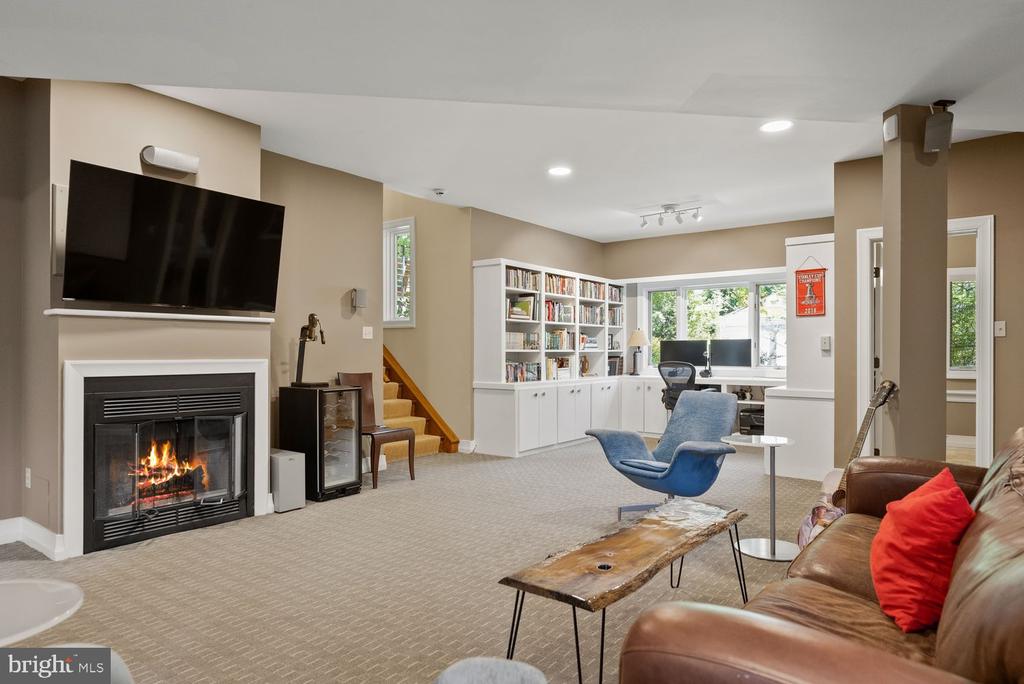 1406 COVENTRY LANE