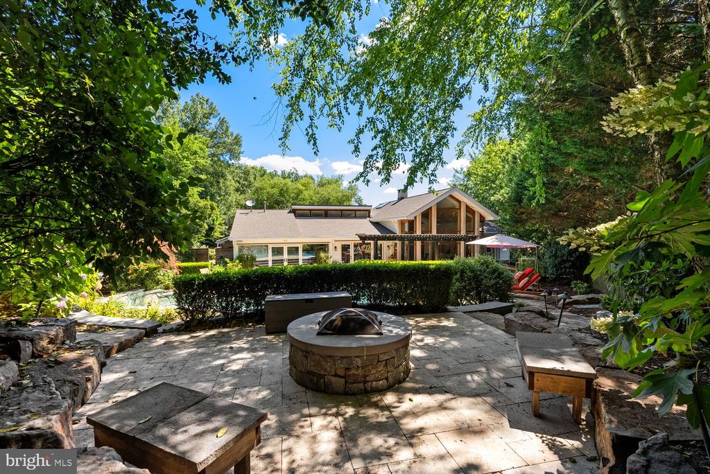 1406 COVENTRY LANE
