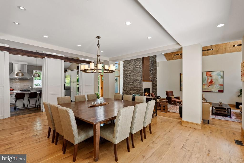 1406 COVENTRY LANE