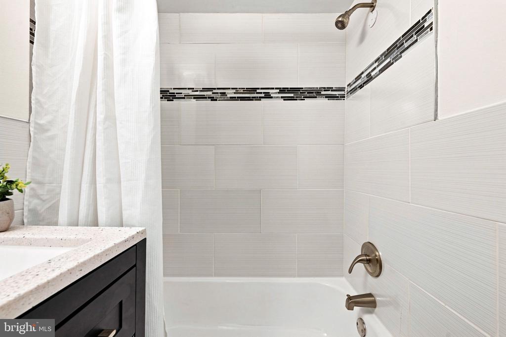 3330 S 28TH STREET Unit: 102
