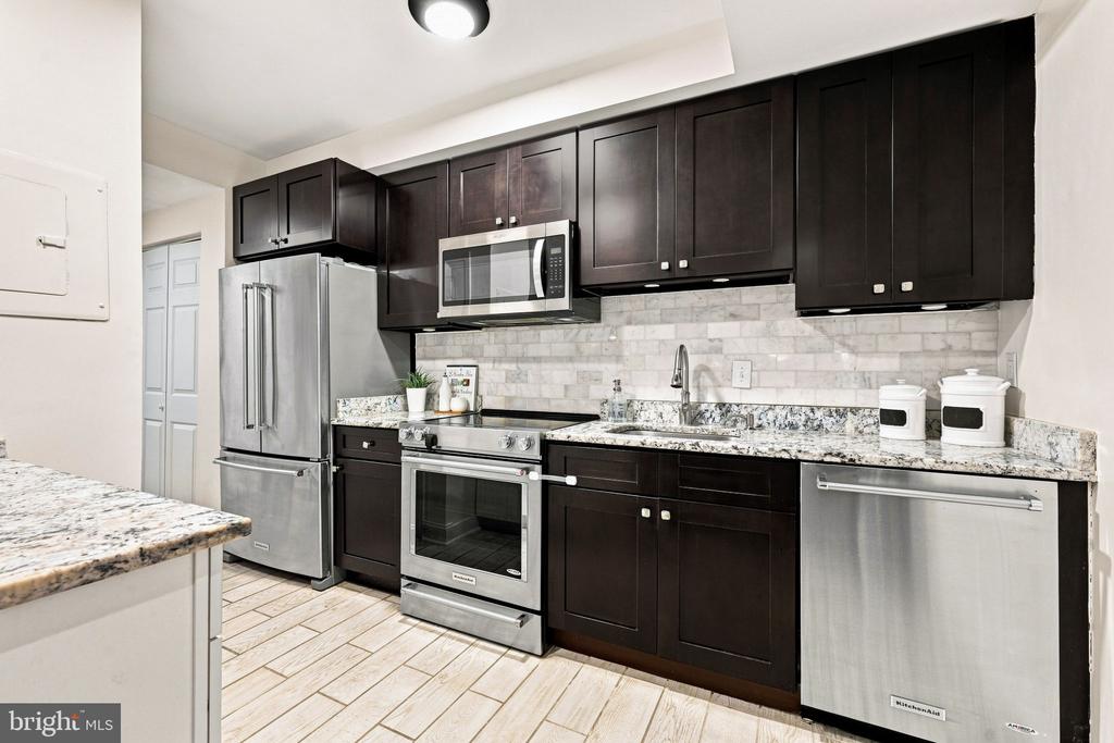 3330 S 28TH STREET Unit: 102