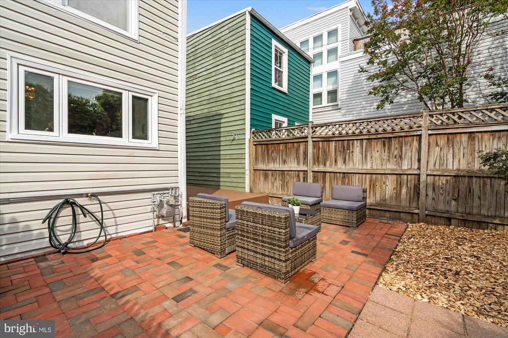 1016 PENDLETON STREET