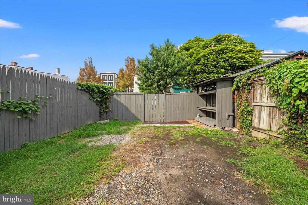 1016 PENDLETON STREET