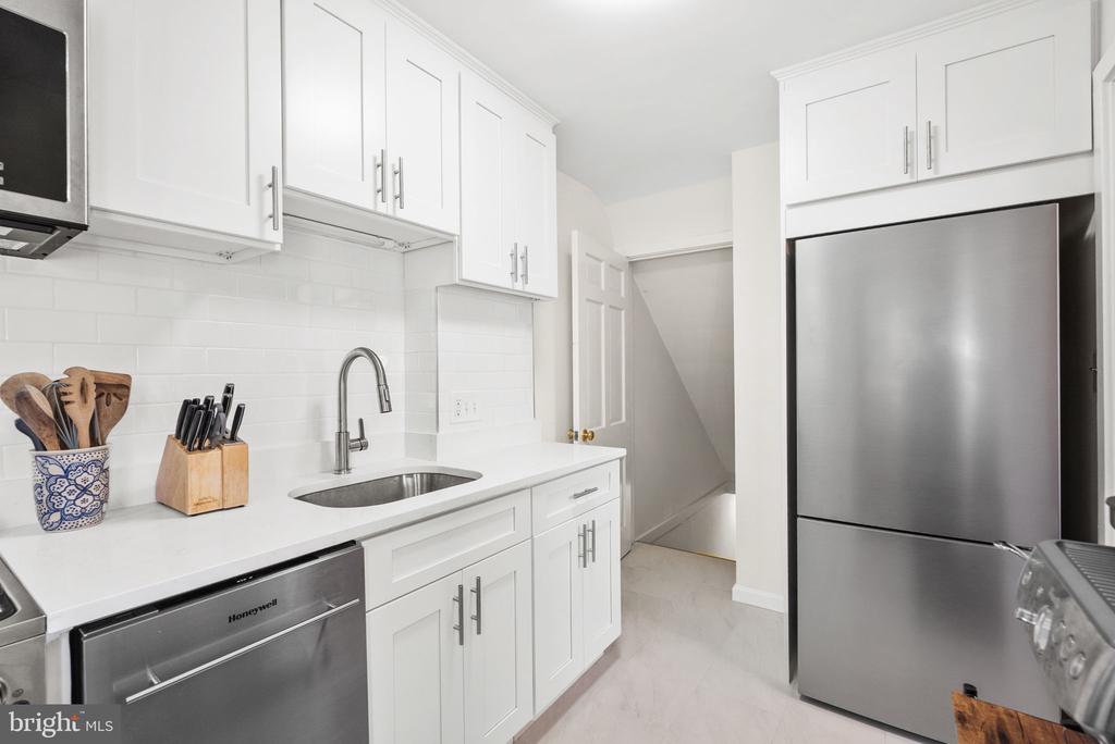 19 E CUSTIS AVENUE Unit: A