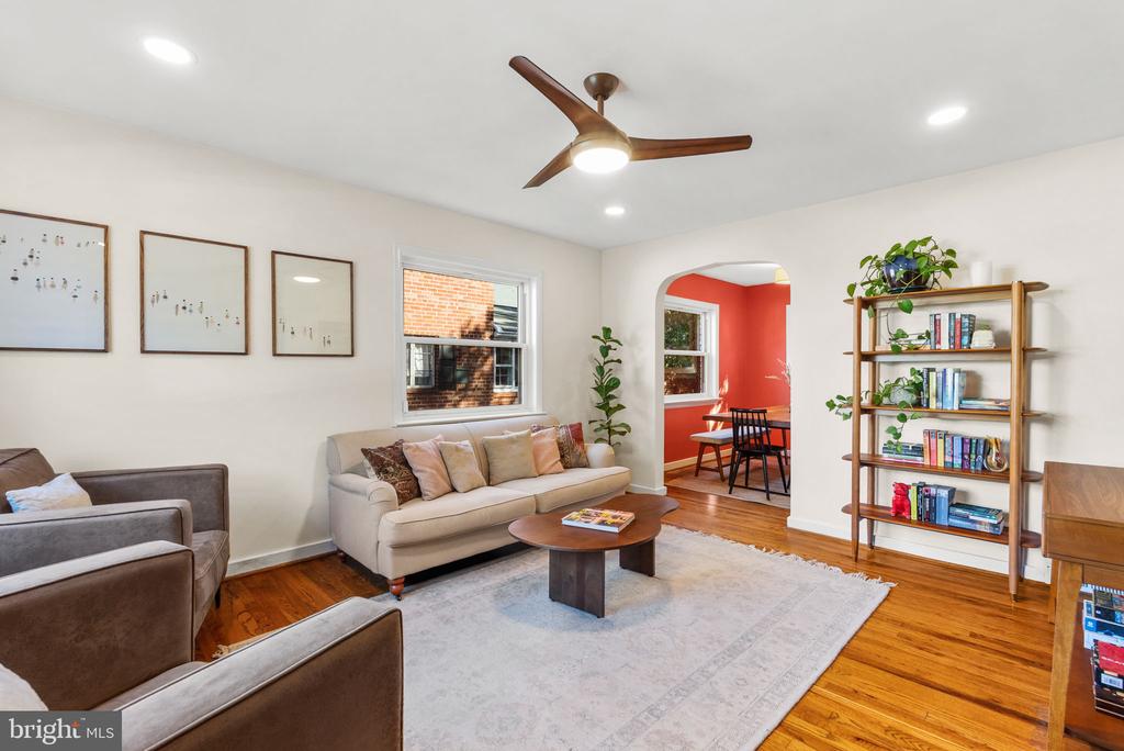 19 E CUSTIS AVENUE Unit: A