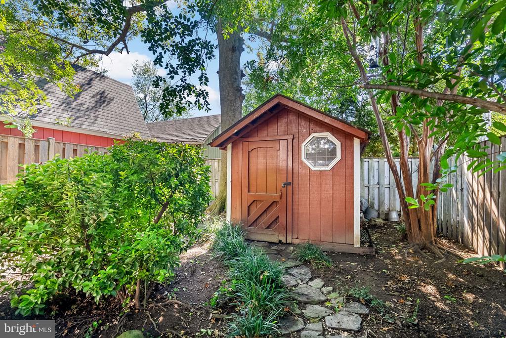 19 E CUSTIS AVENUE Unit: A