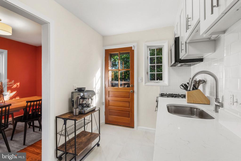19 E CUSTIS AVENUE Unit: A