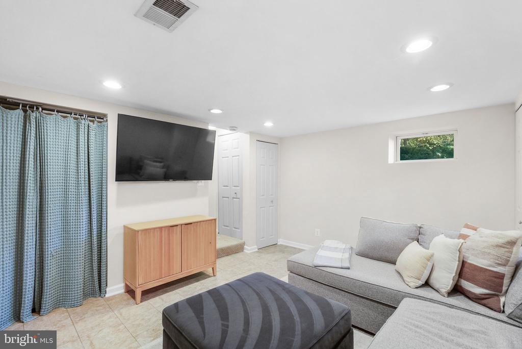 19 E CUSTIS AVENUE Unit: A