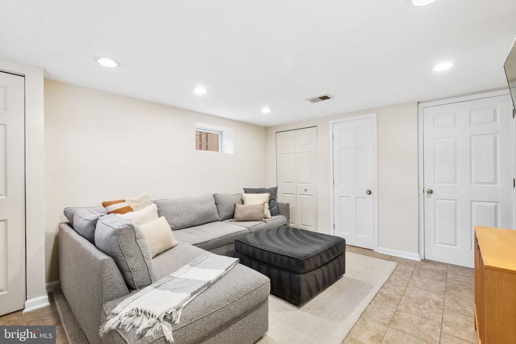 19 E CUSTIS AVENUE Unit: A