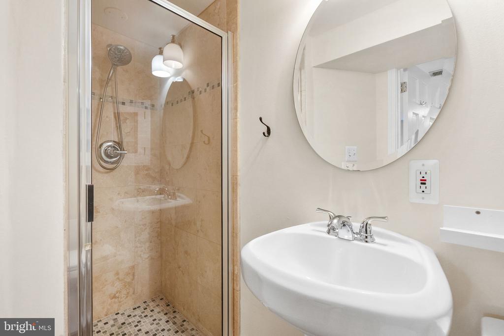 19 E CUSTIS AVENUE Unit: A