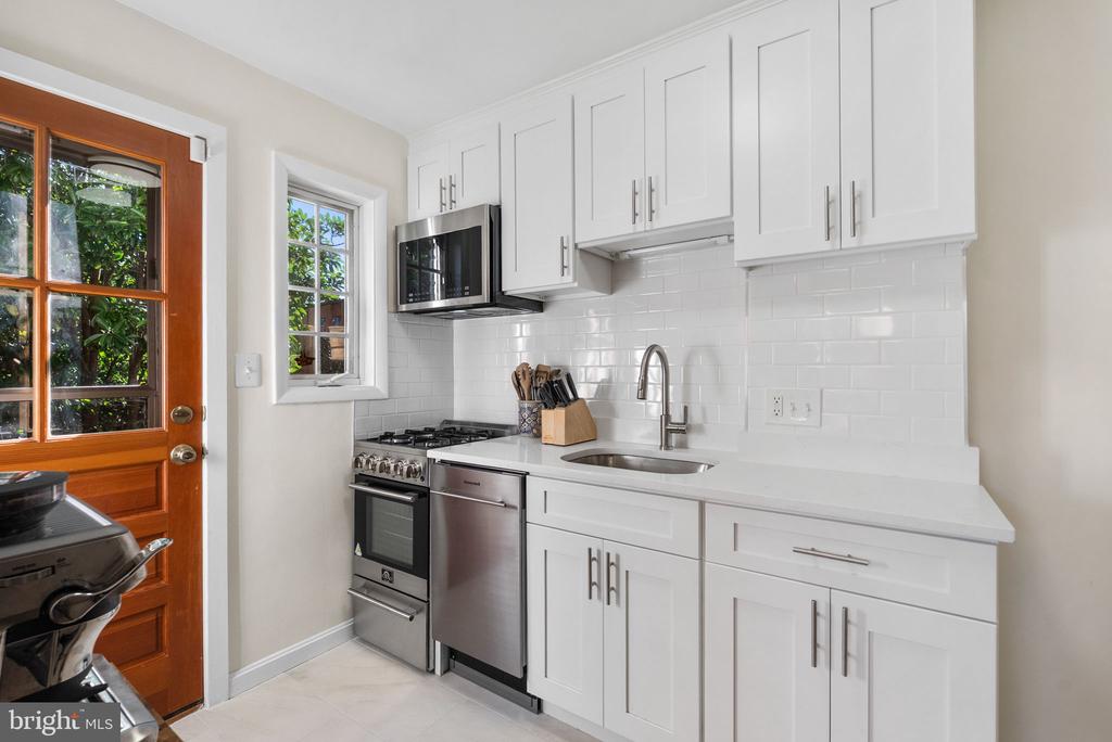 19 E CUSTIS AVENUE Unit: A