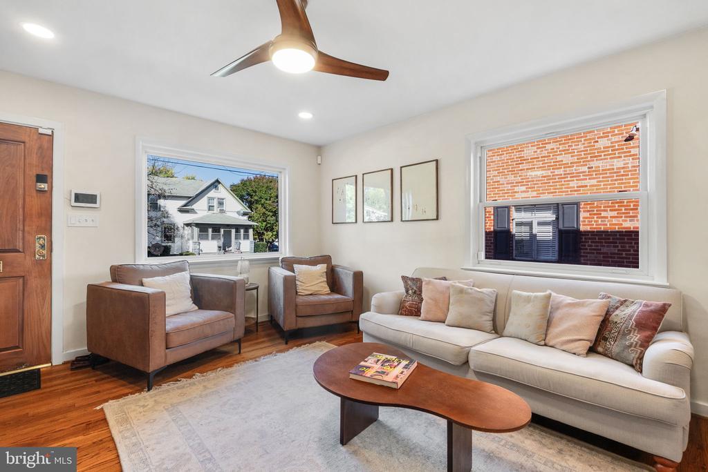 19 E CUSTIS AVENUE Unit: A