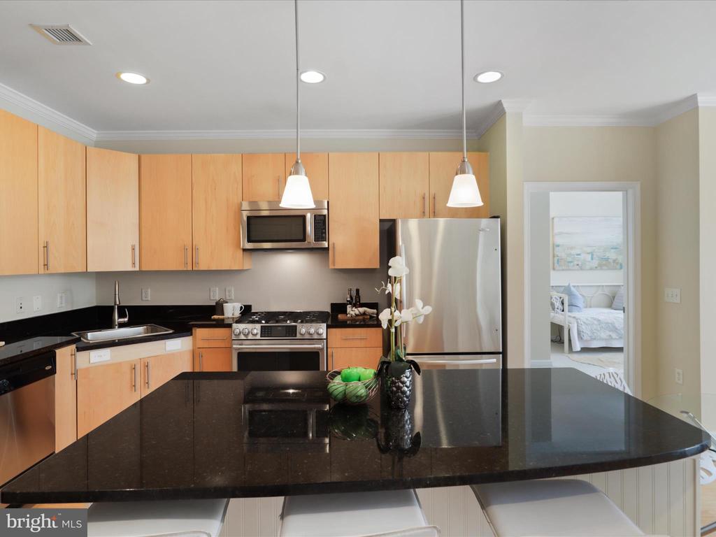 444 W BROAD STREET 201