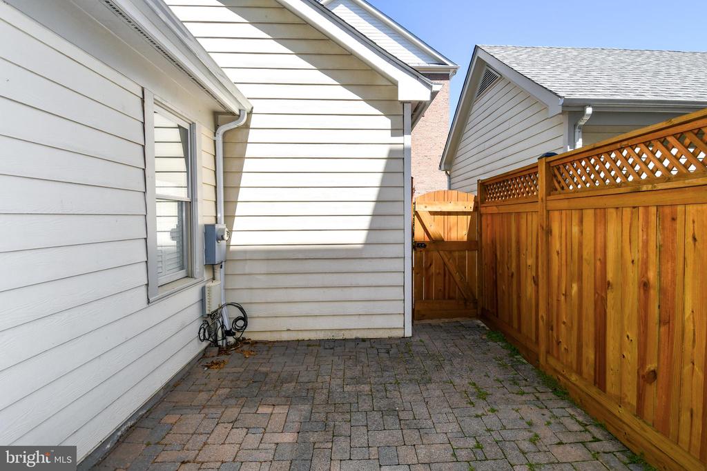 301 HILLWOOD AVENUE