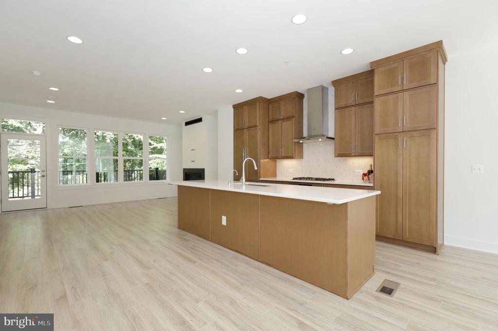 3532 SUTTON HEIGHTS CIRCLE