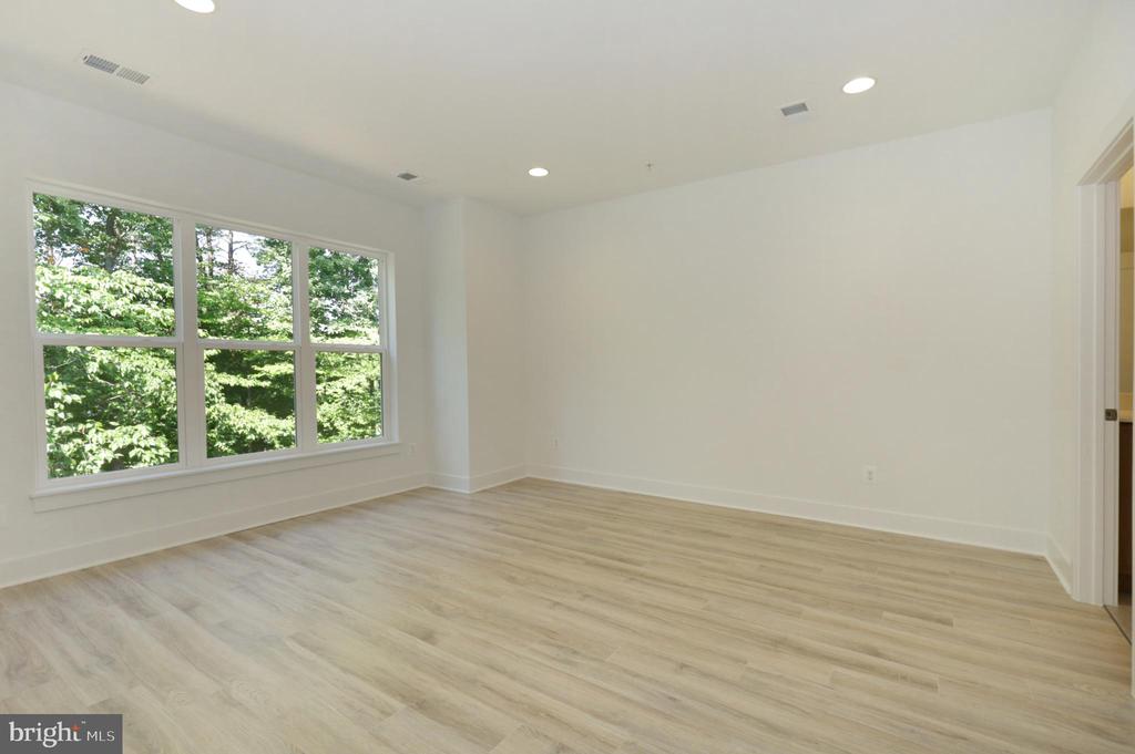3532 SUTTON HEIGHTS CIRCLE